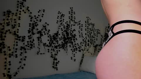 Angelica online show from 10-17-25, 02:04