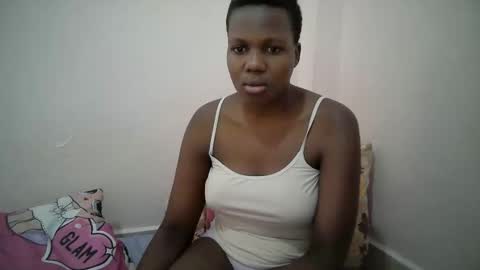 juicy_bella2 online show from 09-18-25, 12:18