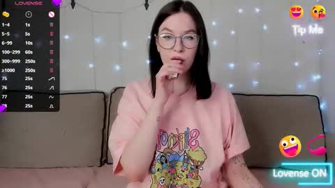 Snapshot of juicy_burrito chatting on 02-16-26, 02:13 Bella online show from 02-16-26, 02:13