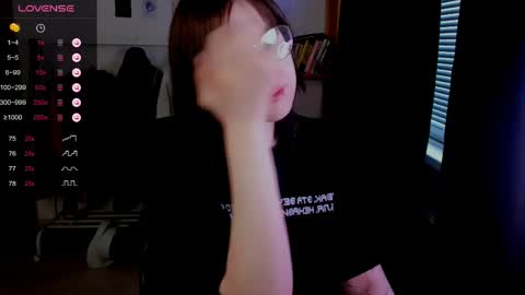 Snapshot of juicy_burrito chatting on 04-20-26, 08:17 Bella online show from 04-20-26, 08:17