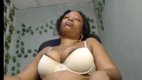 Snapshot of juicy_gold22 chatting on 02-03-25, 06:56 Mariagold online show from 02-03-25, 06:56