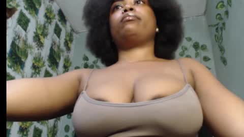 Snapshot of juicy_gold22 chatting on 02-14-25, 09:10 Mariagold online show from 02-14-25, 09:10