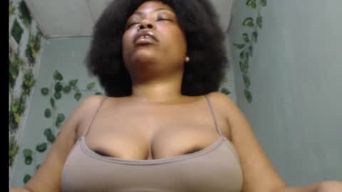 Snapshot of juicy_gold22 chatting on 02-16-25, 10:21 Mariagold online show from 02-16-25, 10:21