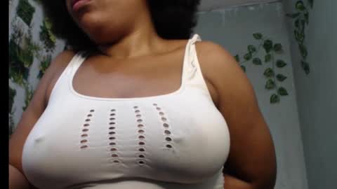 Snapshot of juicy_gold22 chatting on 02-27-25, 07:23 Mariagold online show from 02-27-25, 07:23