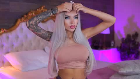 Snapshot of juicy_jessye chatting on 09-23-25, 07:50 Jessye online show from 09-23-25, 07:50