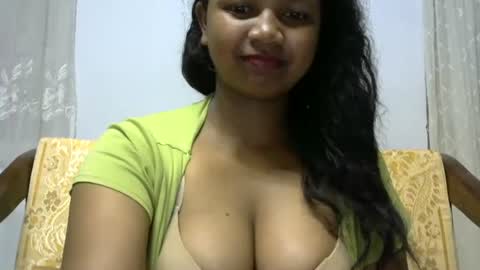Snapshot of juicy_pretty chatting on 09-29-25, 02:16 stellah online show from 09-29-25, 02:16