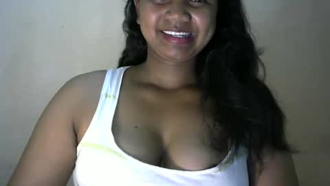 Snapshot of juicy_pretty chatting on 10-11-25, 02:00 stellah online show from 10-11-25, 02:00