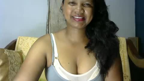 Snapshot of juicy_pretty chatting on 10-26-25, 01:33 stellah online show from 10-26-25, 01:33