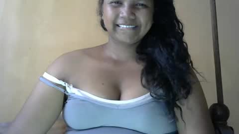 Snapshot of juicy_pretty chatting on 10-27-25, 11:03 stellah online show from 10-27-25, 11:03