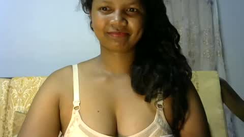 Snapshot of juicy_pretty chatting on 10-29-25, 01:19 stellah online show from 10-29-25, 01:19