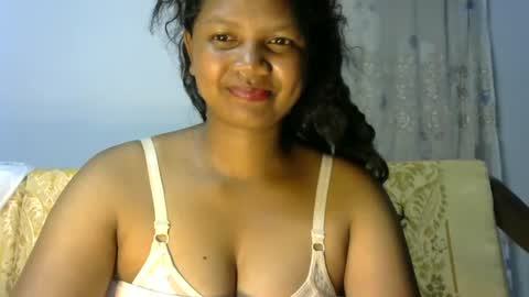 Snapshot of juicy_pretty chatting on 10-30-25, 01:29 stellah online show from 10-30-25, 01:29