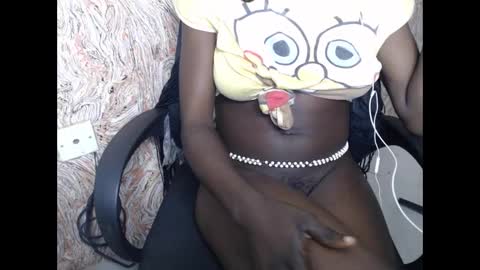 Snapshot of juicyberryx chatting on 01-24-25, 09:39 queen online show from 01-24-25, 09:39