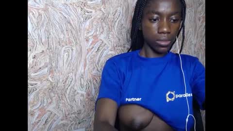 Snapshot of juicyberryx chatting on 01-27-25, 04:22 queen online show from 01-27-25, 04:22
