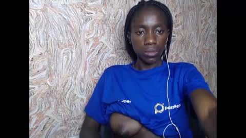 Snapshot of juicyberryx chatting on 01-28-25, 05:32 queen online show from 01-28-25, 05:32