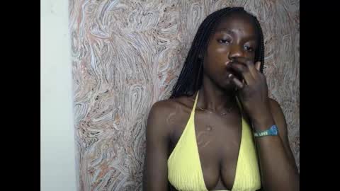 Snapshot of juicyberryx chatting on 01-29-25, 05:45 queen online show from 01-29-25, 05:45