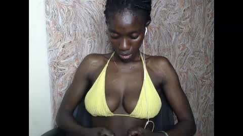 Snapshot of juicyberryx chatting on 02-01-25, 06:10 queen online show from 02-01-25, 06:10
