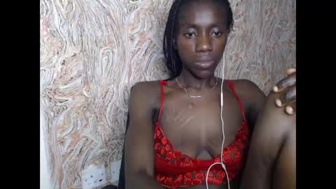 Snapshot of juicyberryx chatting on 02-01-25, 08:58 queen online show from 02-01-25, 08:58