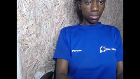 Snapshot of juicyberryx chatting on 02-03-25, 06:13 queen online show from 02-03-25, 06:13