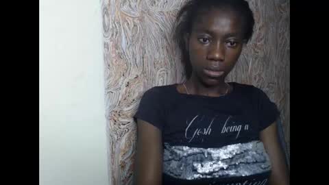 Snapshot of juicyberryx chatting on 02-04-25, 06:17 queen online show from 02-04-25, 06:17