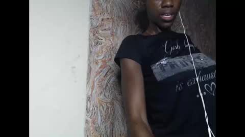 Snapshot of juicyberryx chatting on 02-05-25, 03:34 queen online show from 02-05-25, 03:34