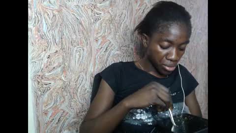 Snapshot of juicyberryx chatting on 02-06-25, 09:32 queen online show from 02-06-25, 09:32