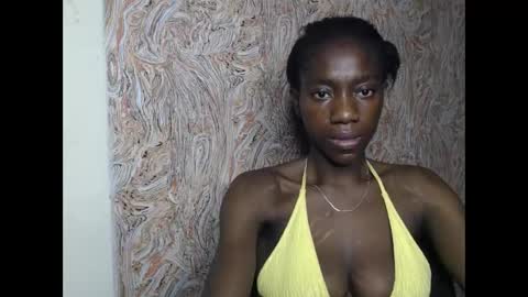Snapshot of juicyberryx chatting on 02-09-25, 01:44 queen online show from 02-09-25, 01:44