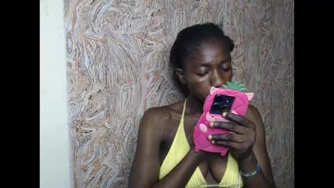 Snapshot of juicyberryx chatting on 02-09-25, 05:29 queen online show from 02-09-25, 05:29