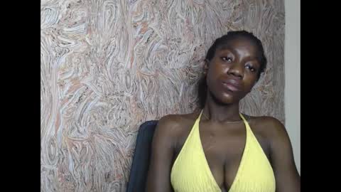 Snapshot of juicyberryx chatting on 02-12-25, 02:14 queen online show from 02-12-25, 02:14