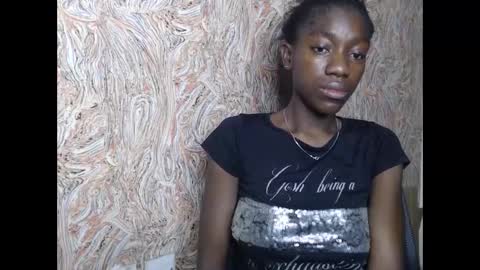 Snapshot of juicyberryx chatting on 02-12-25, 03:49 queen online show from 02-12-25, 03:49