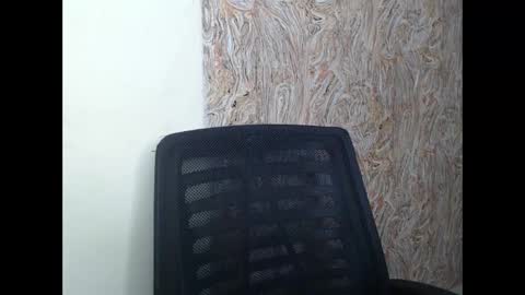 Snapshot of juicyberryx chatting on 02-14-25, 04:37 queen online show from 02-14-25, 04:37