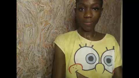 Snapshot of juicyberryx chatting on 02-15-25, 09:38 queen online show from 02-15-25, 09:38