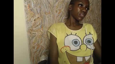 Snapshot of juicyberryx chatting on 02-15-25, 06:44 queen online show from 02-15-25, 06:44