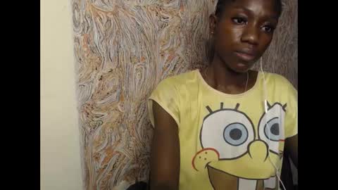 Snapshot of juicyberryx chatting on 02-16-25, 09:37 queen online show from 02-16-25, 09:37