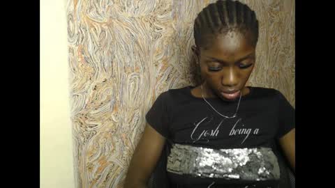 Snapshot of juicyberryx chatting on 02-17-25, 06:20 queen online show from 02-17-25, 06:20