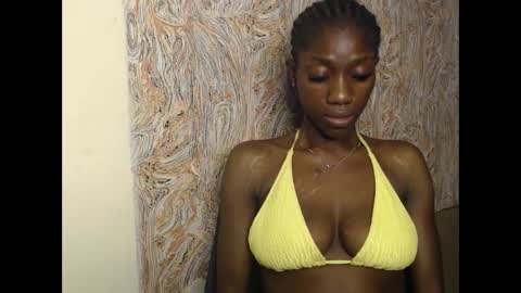 Snapshot of juicyberryx chatting on 02-17-25, 09:24 queen online show from 02-17-25, 09:24