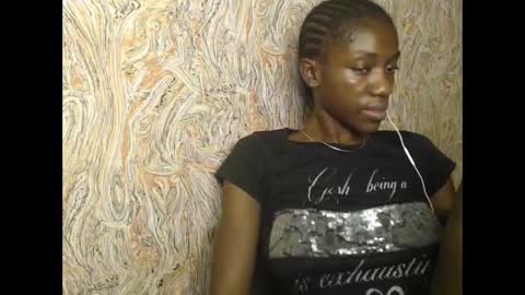 Snapshot of juicyberryx chatting on 02-18-25, 07:52 queen online show from 02-18-25, 07:52
