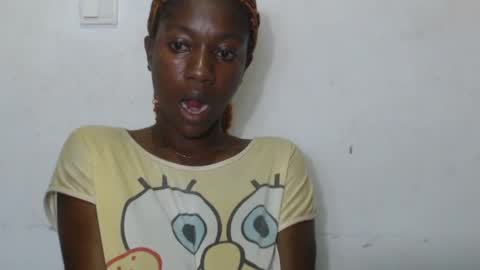 Snapshot of juicyberryx chatting on 05-19-26, 08:59 queen online show from 05-19-26, 08:59