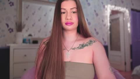 Snapshot of juicyhelenx chatting on 10-16-25, 02:40 Elena online show from 10-16-25, 02:40