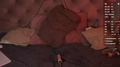 Snapshot of julcy_peach chatting on 03-12-26, 12:50 Julcy online show from 03-12-26, 12:50