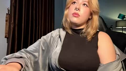 Elvia online show from 03-01-26, 08:27