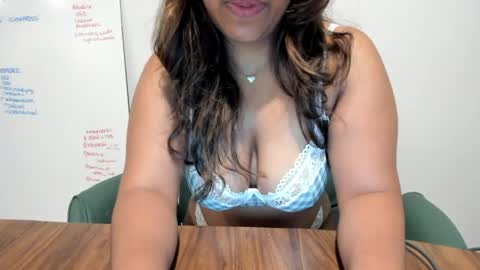 Snapshot of julesnxtdoor chatting on 05-21-26, 04:25 Jules online show from 05-21-26, 04:25