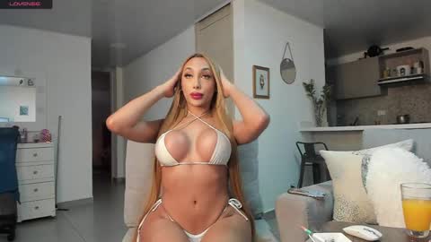 Snapshot of julessy_bonny chatting on 05-08-26, 04:56 julessy online show from 05-08-26, 04:56