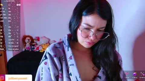 Snapshot of juli05star chatting on 03-24-26, 04:17 Juliana online show from 03-24-26, 04:17