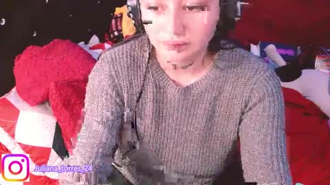 Snapshot of juli_69 chatting on 12-16-24, 01:53 Juliana Torres online show from 12-16-24, 01:53