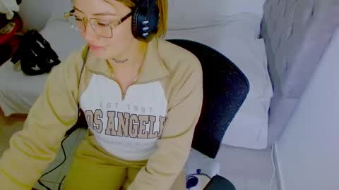 Snapshot of juli_69 chatting on 09-16-25, 06:42 Juliana Torres online show from 09-16-25, 06:42