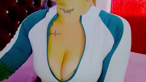 Snapshot of juli_69 chatting on 10-29-25, 07:48 Juliana Torres online show from 10-29-25, 07:48