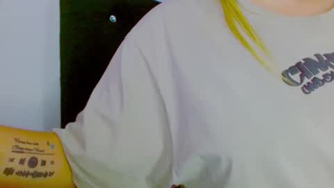 Snapshot of juli_69 chatting on 10-31-25, 09:38 Juliana Torres online show from 10-31-25, 09:38