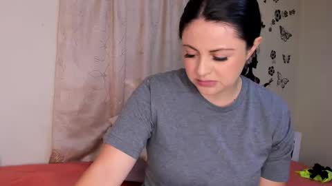 Snapshot of juli_castillos chatting on 03-11-25, 05:35 Juli online show from 03-11-25, 05:35