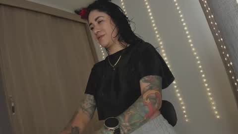 Snapshot of juli_hairy chatting on 03-27-26, 03:12 Juli Modelo Independiente online show from 03-27-26, 03:12