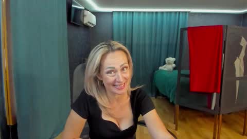 Snapshot of julia__cherry_ chatting on 09-21-25, 02:19 julia__cherry_ online show from 09-21-25, 02:19
